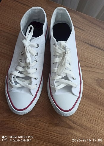 Beyaz Bağcıklı convers