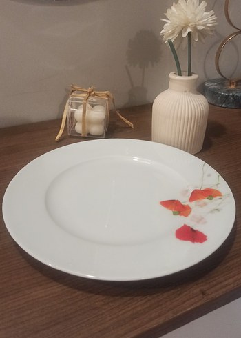 Beyaz Porselen Çiçek Desenli Fincan ve pasta tabağı - Görsel 3