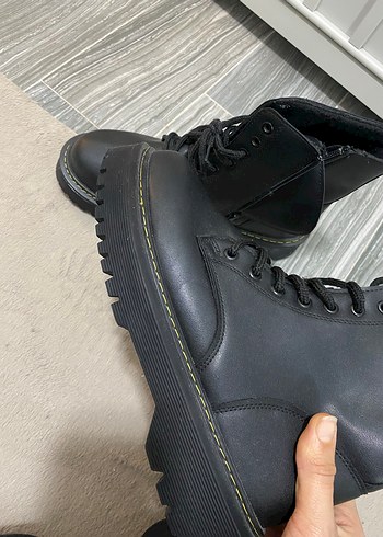 Siyah bot - Görsel 3