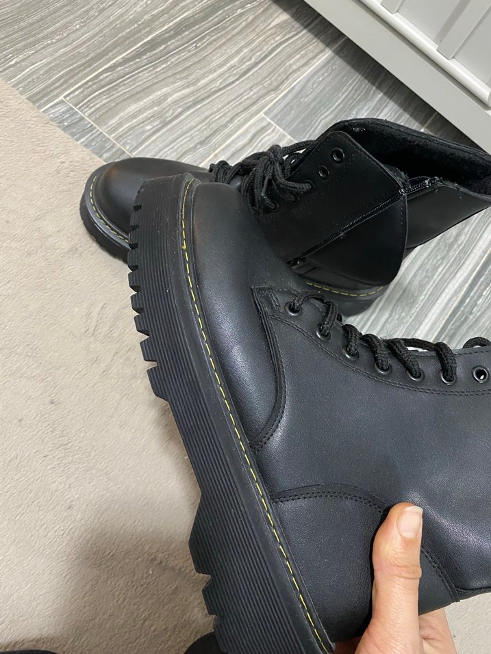 Siyah bot - Görsel 3