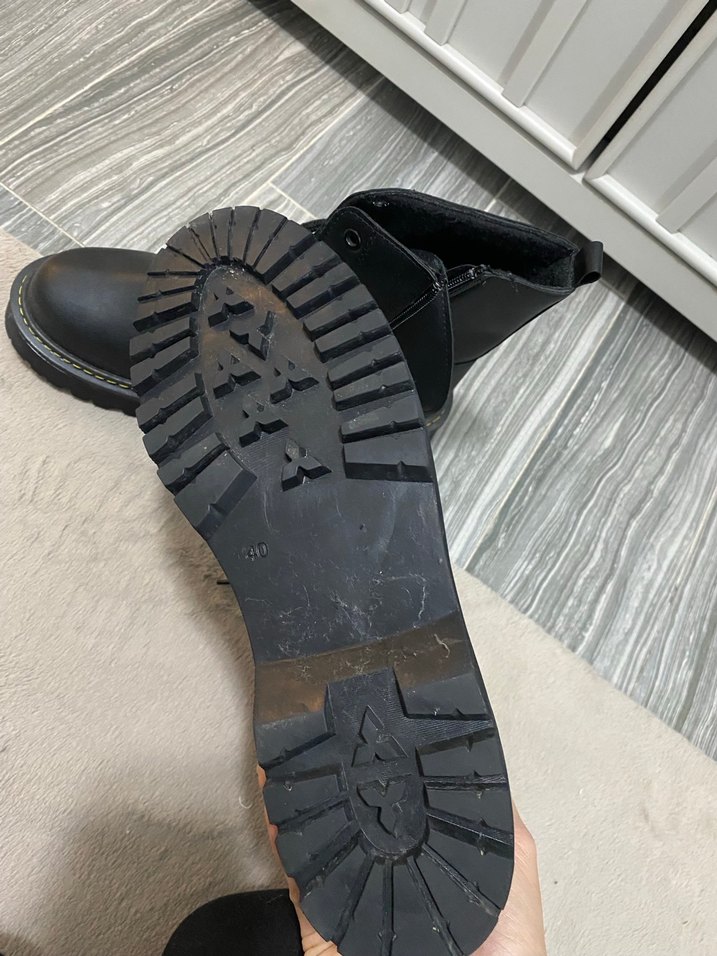 Siyah bot - Görsel 4