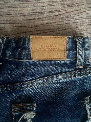 xs Beden bershka yırtık mini kot şort