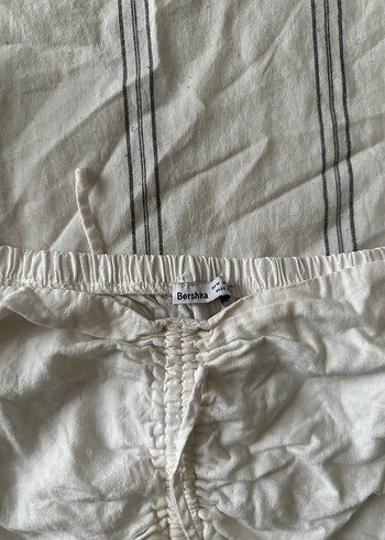 Bershka Kadın Beyaz Bağcıklı Mini Crop