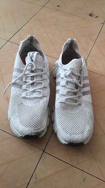 Adidas spor ayakkabı 