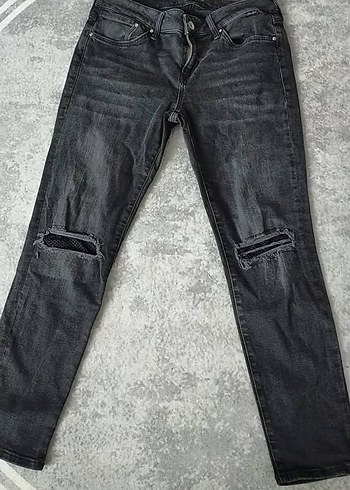 Gri Yırtık Detaylı Kadın Denim Pantolon