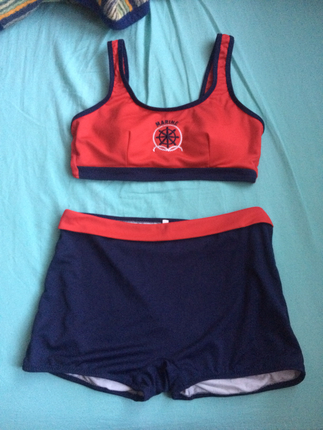 Kırmızı bikini
