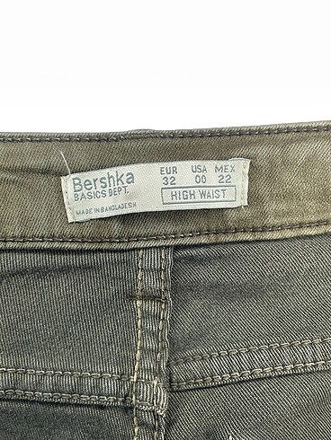 32 Beden haki Renk Bershka Jean / Kot %70 İndirimli.