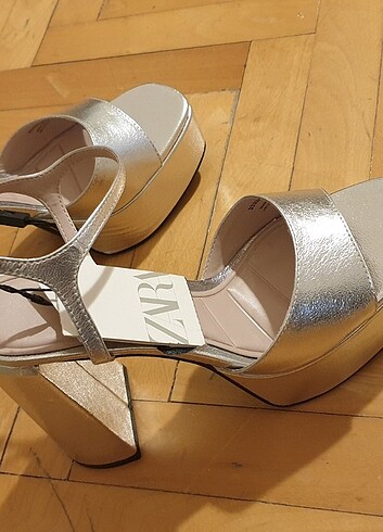 Zara Zara Lame Gümüş Topuklu Platform Sandalet