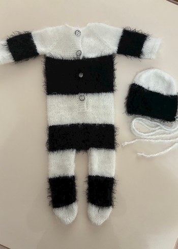 Siyah Beyaz taraftar bjk Desenli Örgü Bebek Tulumu - Görsel 2