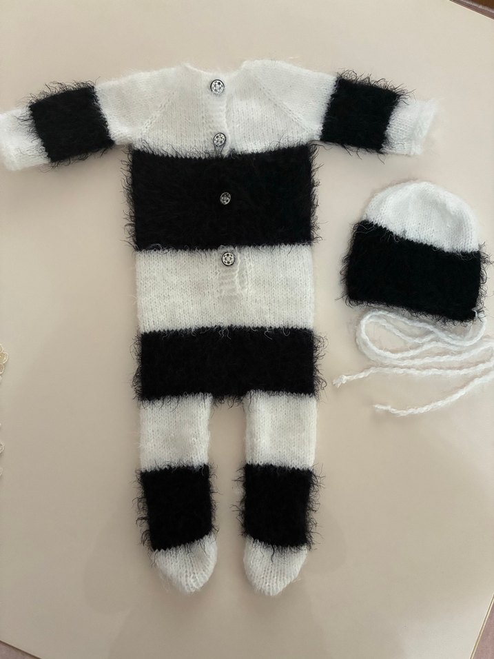 Siyah Beyaz taraftar bjk Desenli Örgü Bebek Tulumu - Görsel 2