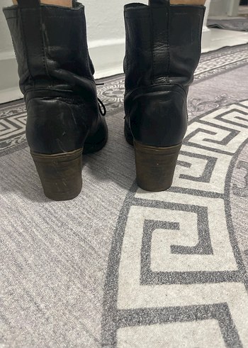 Siyah Deri Kadın Bot - Görsel 5