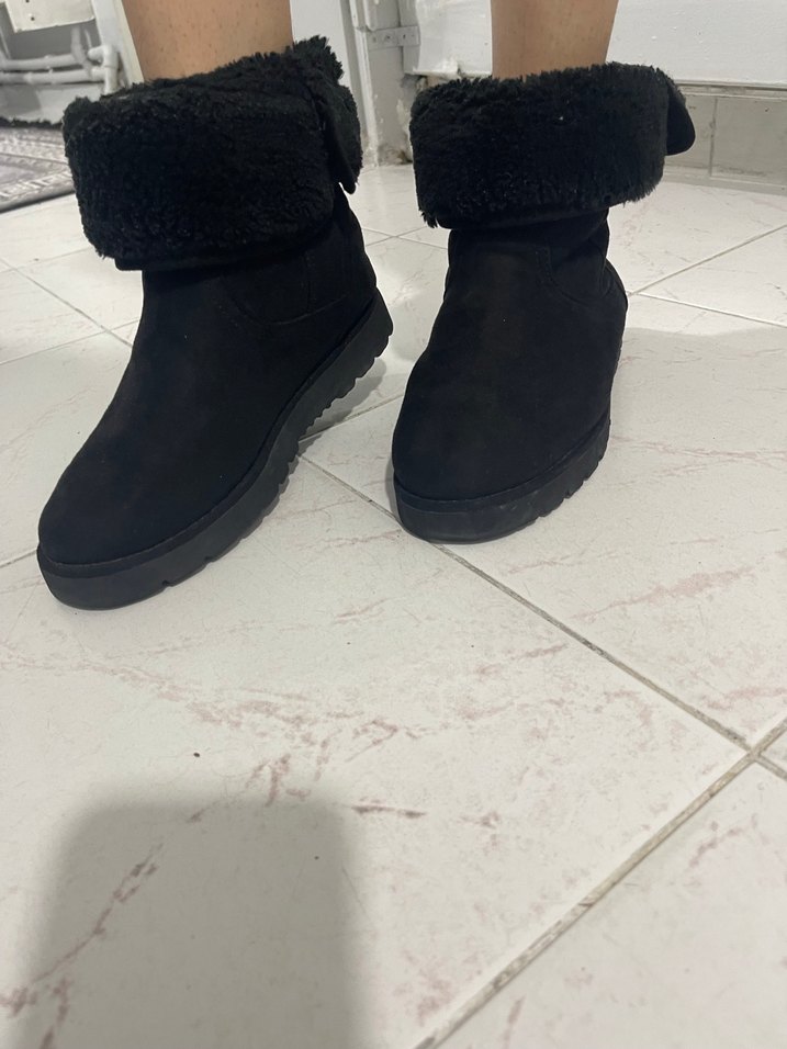 Siyah Kürklü Kadın Bot - Görsel 3