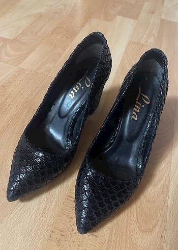 Siyah Yılan Desenli Bağcıklı - Görsel 4