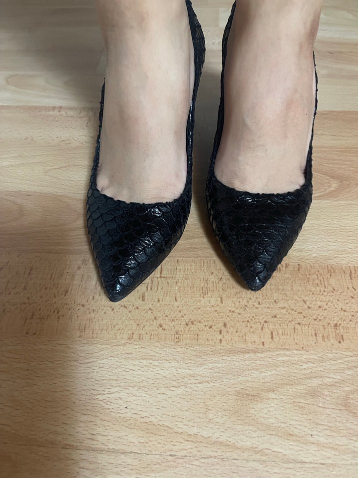 Siyah Yılan Desenli Bağcıklı - Görsel 2