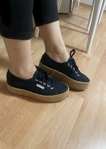 Superga 37