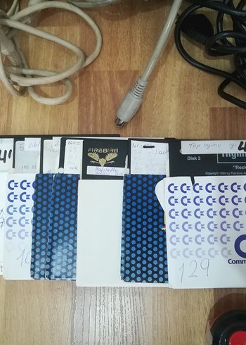  Beden Renk 2 Adet Commodore C64 - 64C Full Set.