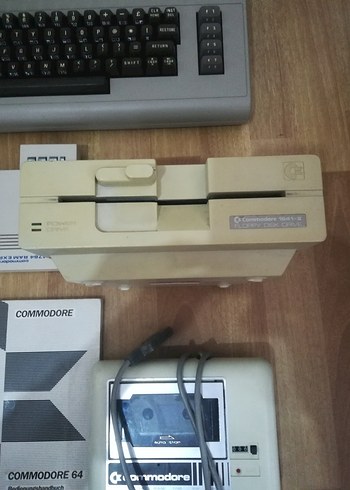 Diğer 2 Adet Commodore C64 - 64C Full Set.
