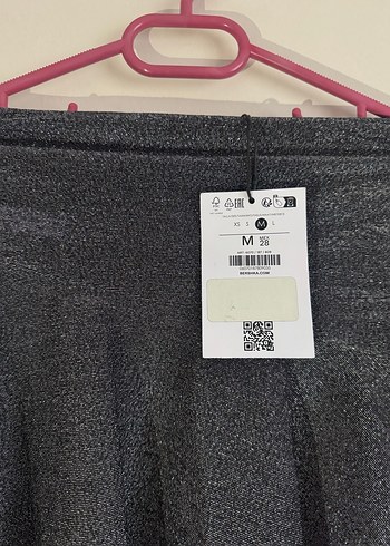 Bershka Siyah parıltılı pilili Mini Etek - Görsel 5