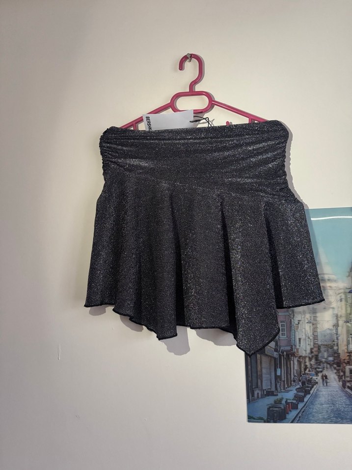 Bershka Siyah parıltılı pilili Mini Etek - Görsel 4