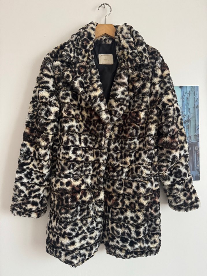 Leopar Desenli Kadın Peluş Kaban - Görsel 4