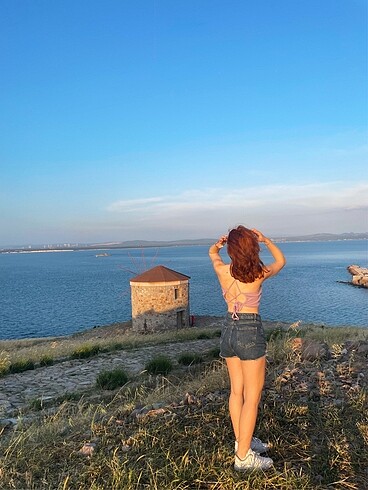 sırt dekolteli crop