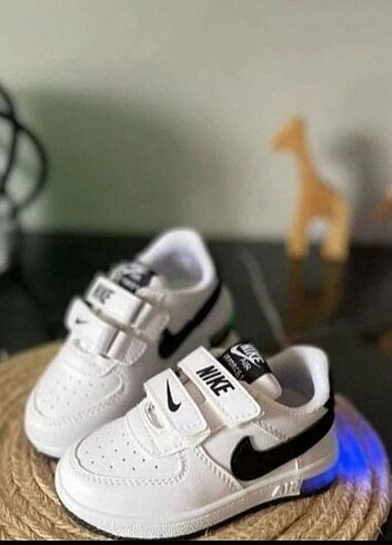 @Nike İşikli Spor Ayakkabı 