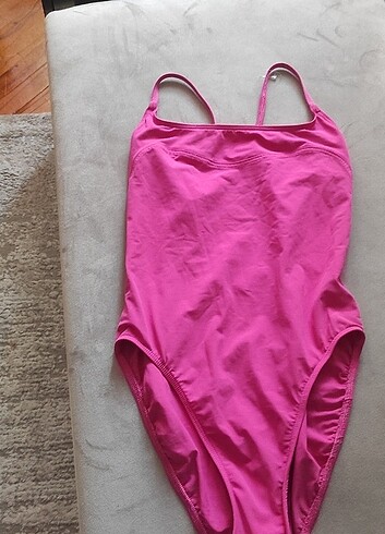 Kadın pembe mayo