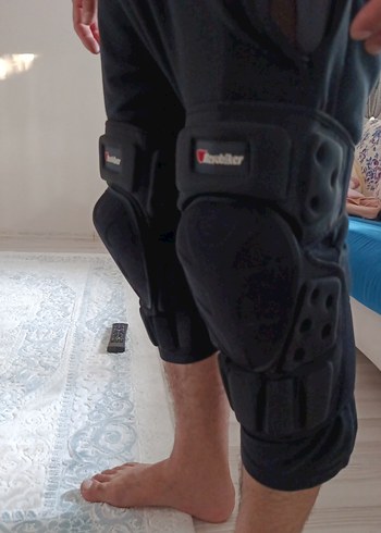 Siyah Biker Diz Koruyucu Kayışlı