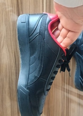 Puma erkek Siyah Kırmızı Spor Ayakkabı - Görsel 2