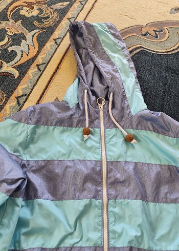 Kadın Mavi Kapüşonlu Fermuarlı yağmurluk - Görsel 4