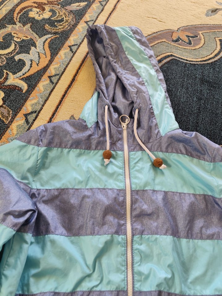 Kadın Mavi Kapüşonlu Fermuarlı yağmurluk - Görsel 4