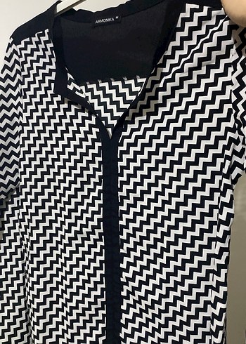 Siyah Beyaz Desenli V Yaka Kadın Gömlek - Görsel 5