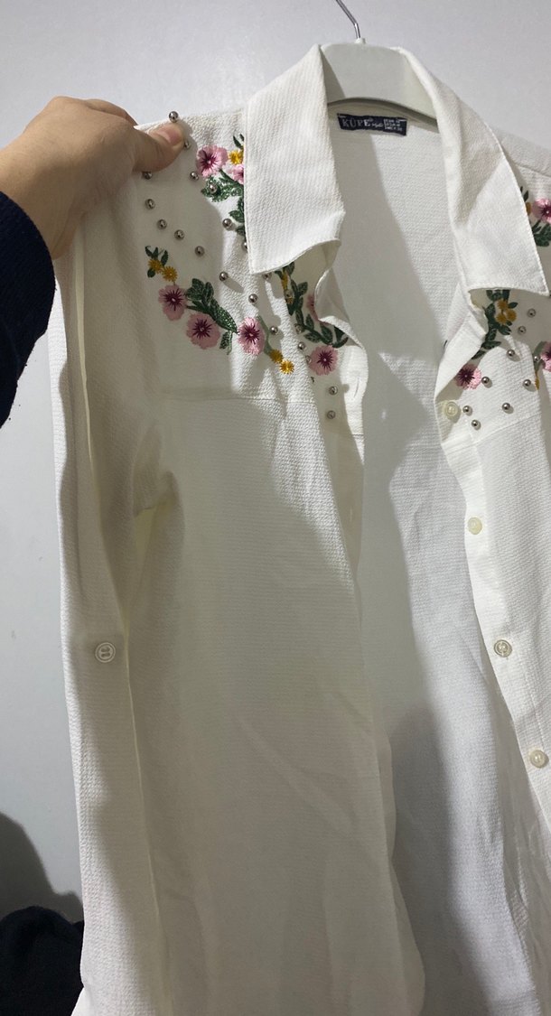 Nakışlı Beyaz Kısa Kollu Kadın Gömlek m beden - Görsel 4