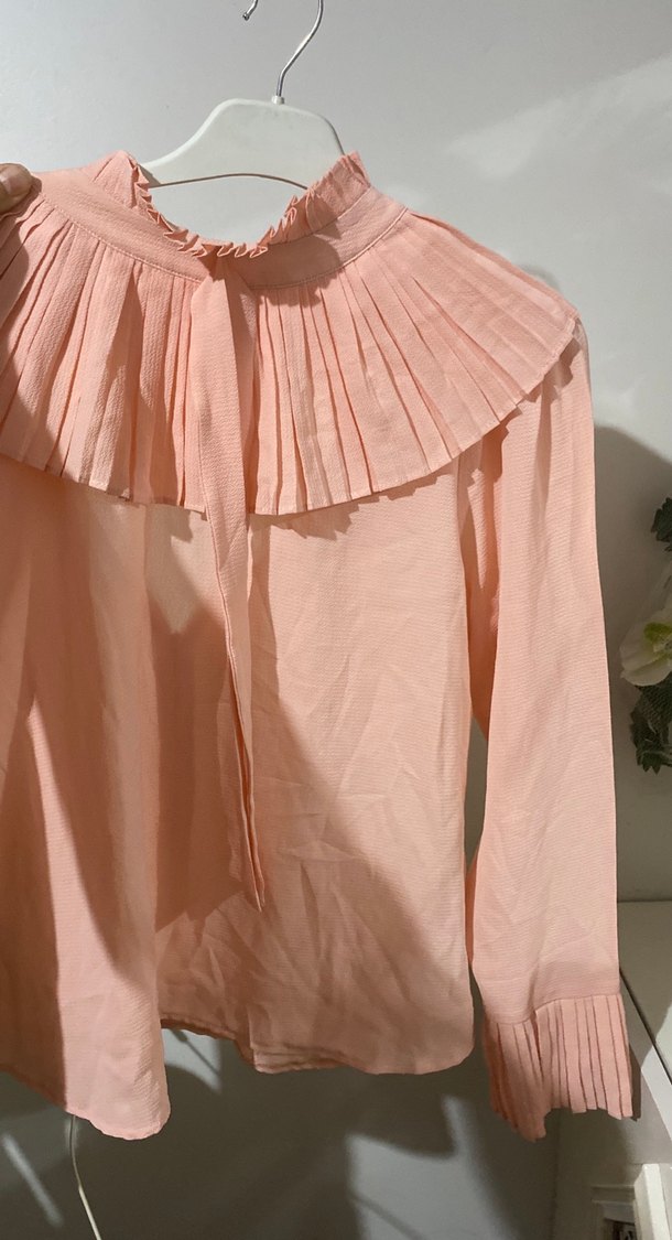 Pembe Fırfırlı Kayık Yaka - Görsel 3