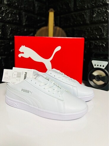37 Beden beyaz Renk PUMA SHUFFLE