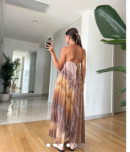 s Beden ZR model yakası boncuklu desenli şifon elbise