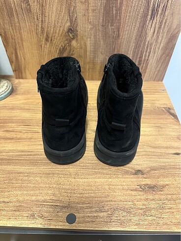34 Beden siyah Renk Zara kışlık Kız Çocuk Bot