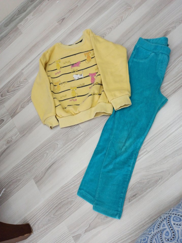 Kız Çocuk Sarı Triko Sweatshirt ve Mavi Eşofman Altı - Görsel 3