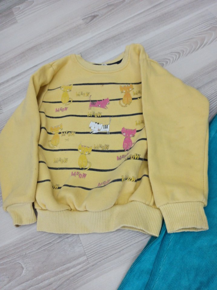 Kız Çocuk Sarı Triko Sweatshirt ve Mavi Eşofman Altı - Görsel 2