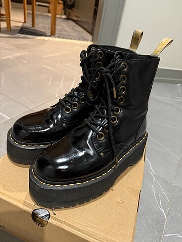 Dr. Martens Jadon max