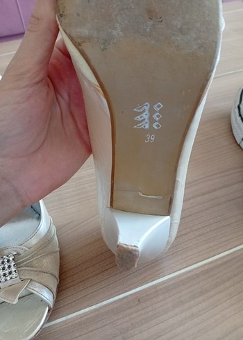 Diğer Beyaz Rugan Dolgu Topuklu Kadın Abiye Ayakkabı