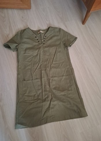 V Yaka Düğmeli Kısa Kollu Keten Elbise