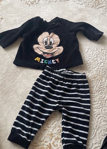 Siyah Mickey Baskılı Bebek Takımı