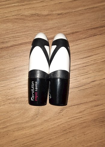 2 Adet Revolution Perfect mat Ruj