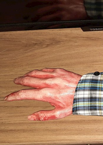 Halloween kanlı el kesik kol şaka dekor