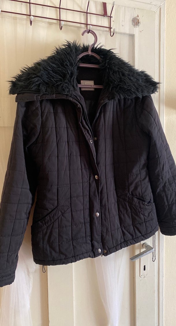 Siyah Kürklü Kadın Mont - Görsel 2