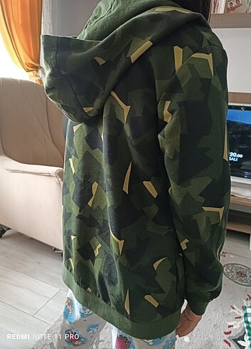 LC Waikiki Erkek çocuk kamuflaj desenli fermuarlı hırka