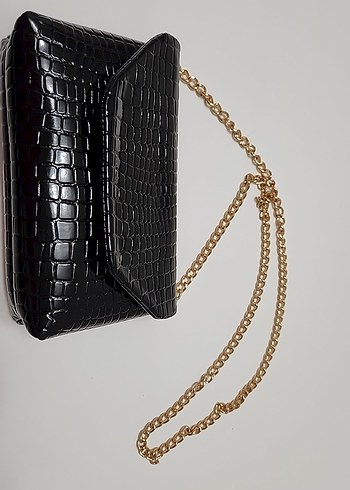 Zincir Detaylı Siyah Deri Yılan Desenli Çanta - Görsel 2