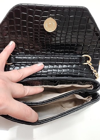 Zincir Detaylı Siyah Deri Yılan Desenli Çanta - Görsel 6