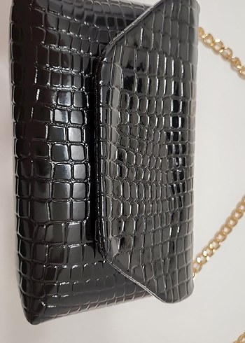 Zincir Detaylı Siyah Deri Yılan Desenli Çanta - Görsel 3